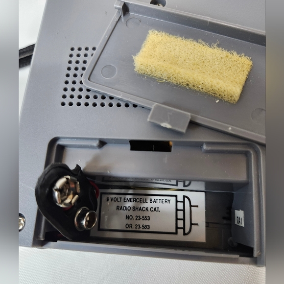 Realistic Radio Shack AM FM Hand Held Portable Radio Model 12-719. Tested - Picture 6 of 11